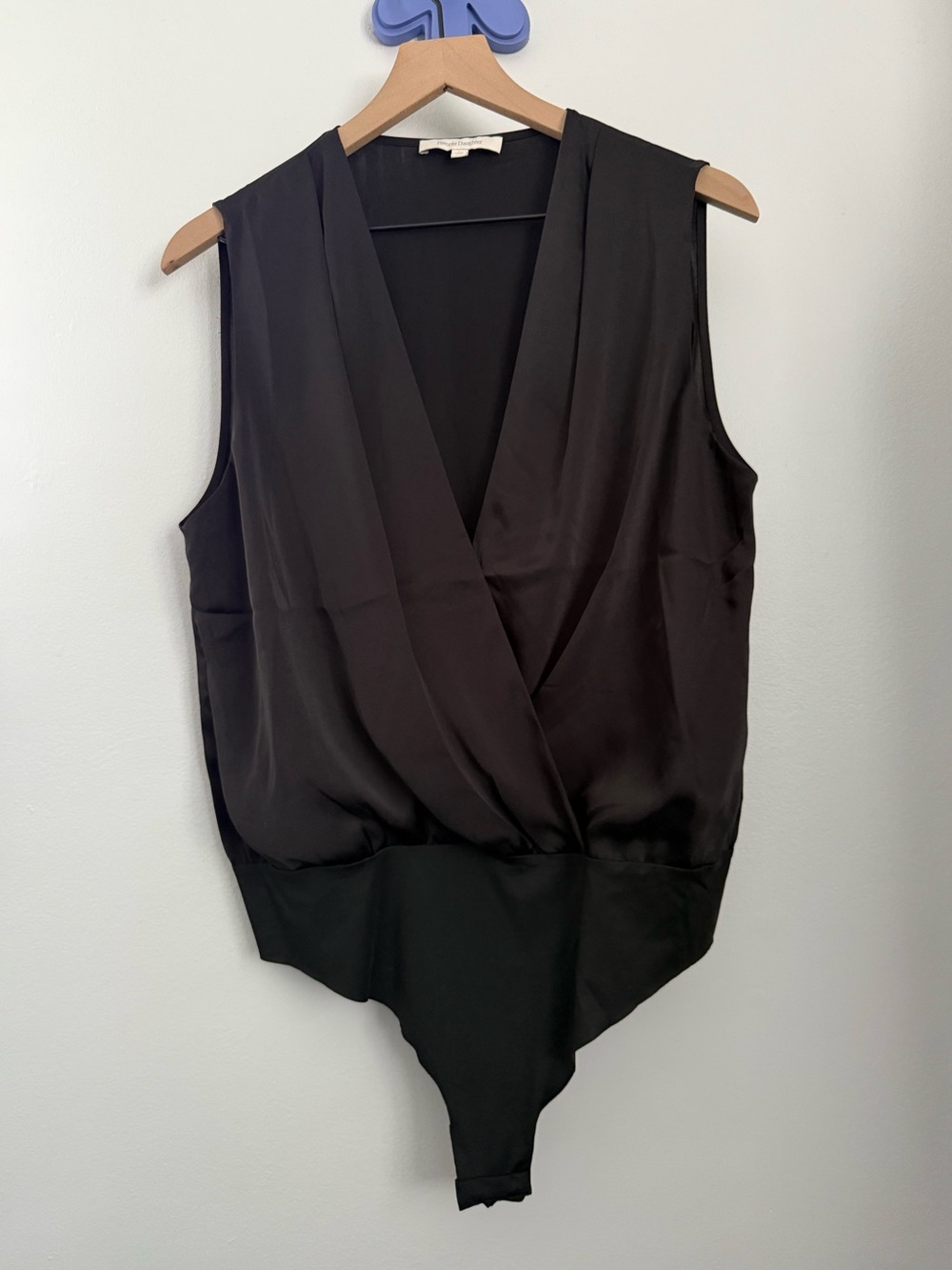 Favorite Daughter Large Sleeveless Date Drape Blouse Satin Black Career Business - Picture 2 of 10